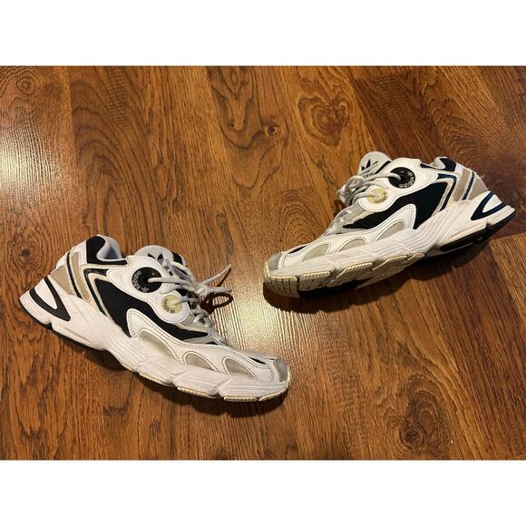 Adidas Women's Astir Low Sneakers White and Black Size 7.5 Casual Comfy Style - Picture 1 of 9